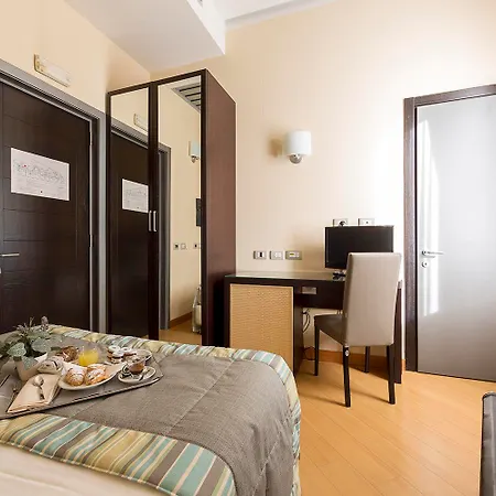 מלון Hotel Naples