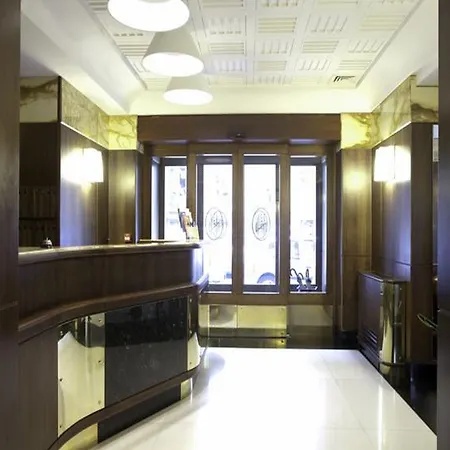 Hotel Naples מלון