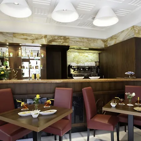 Hotel Naples מלון 4*