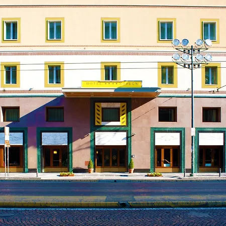 Hotel Naples فندق