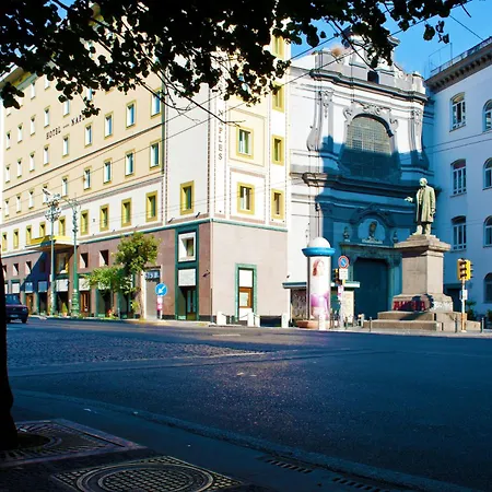 Hotel Naples فندق