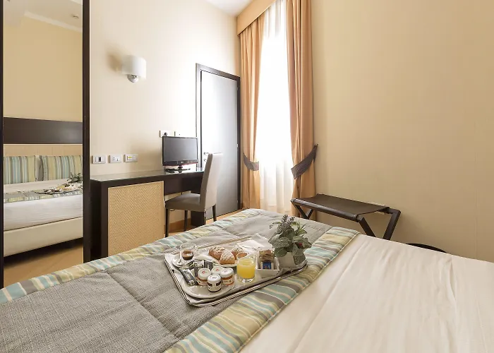 Отель Hotel Naples Неаполь