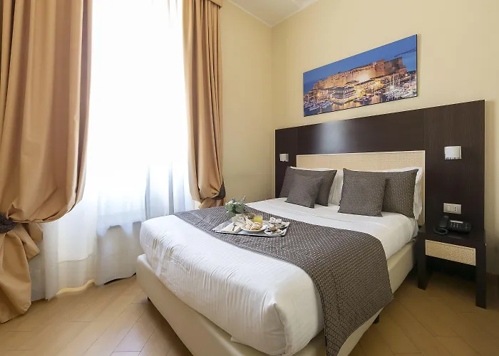 Hotel Naples Неаполь