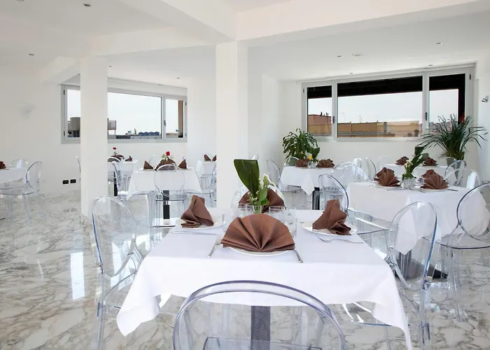 Hotel Naples Отель